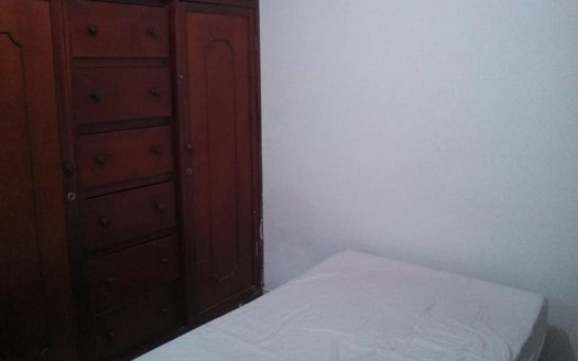 Cuarto amoblado Barrio Saenz para dama