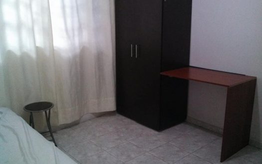 Cuarto amoblado Barrio Saenz para dama