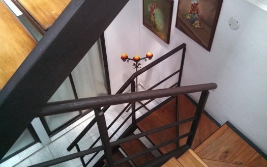 Cuarto amoblado Barrio Saenz para dama