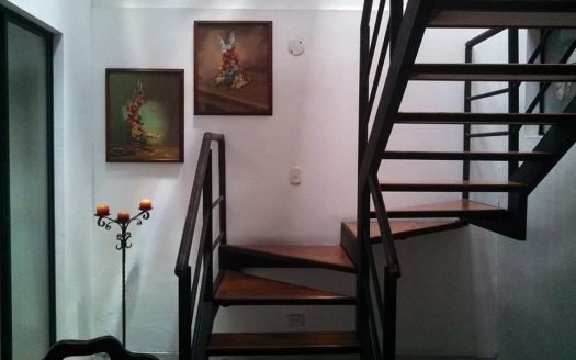 Cuarto amoblado Barrio Saenz para dama