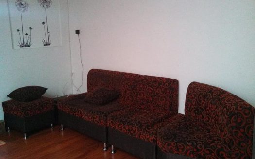 Cuarto amoblado Barrio Saenz para dama