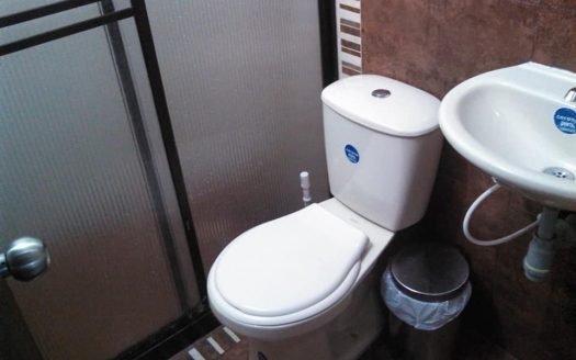 Cuarto amoblado Barrio Saenz para dama