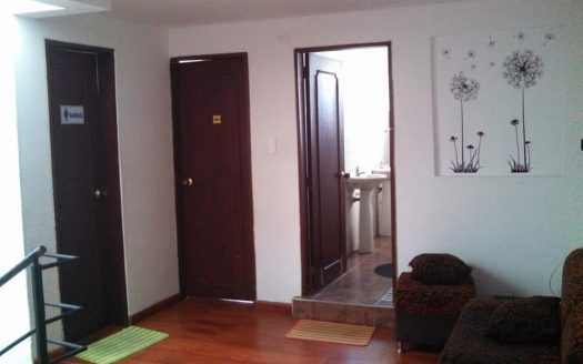 Cuarto amoblado Barrio Saenz para dama