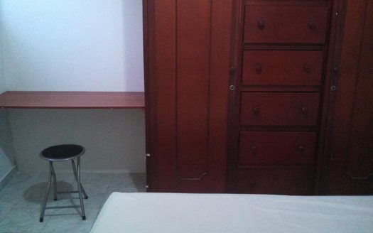 Cuarto amoblado Barrio Saenz para dama